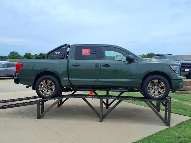 2024 Nissan Titan SV