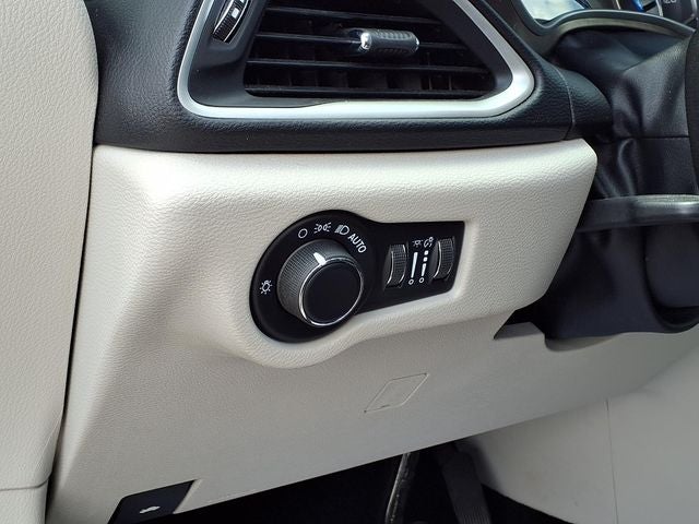 2021 Chrysler Voyager LXI