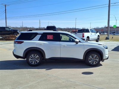 2025 Nissan Pathfinder SV