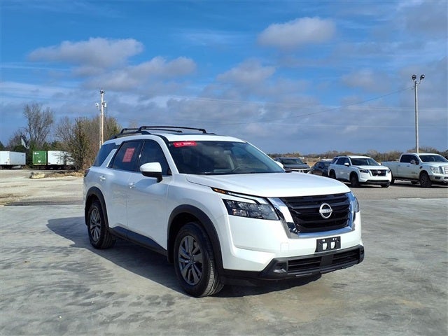 2025 Nissan Pathfinder SV