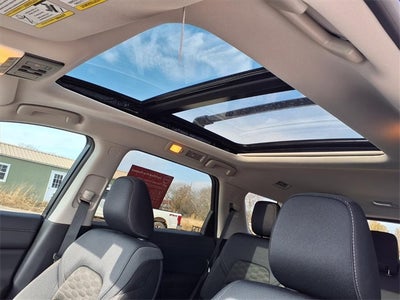 2025 Nissan Pathfinder SV