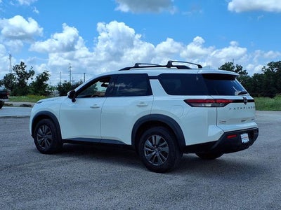 2022 Nissan Pathfinder SV