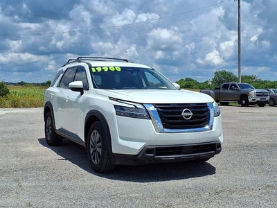 2022 Nissan Pathfinder SV