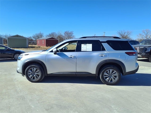 2025 Nissan Pathfinder SV