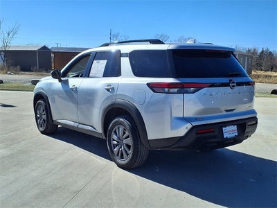 2025 Nissan Pathfinder SV