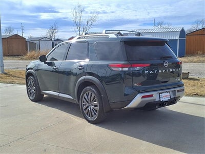 2024 Nissan Pathfinder SL