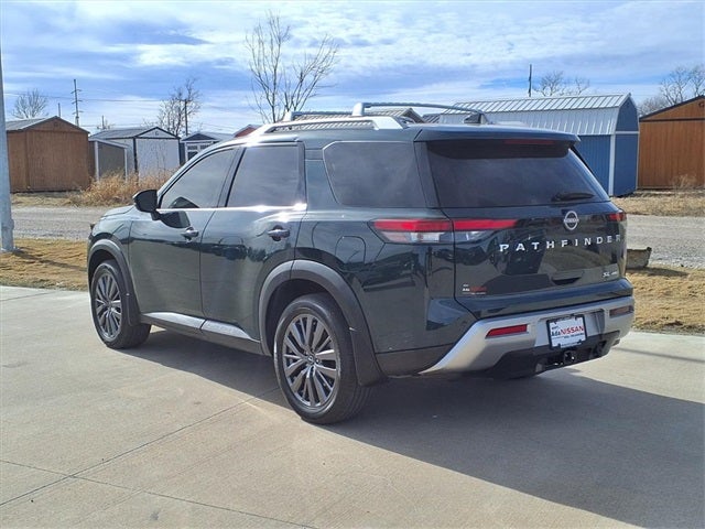2024 Nissan Pathfinder SL