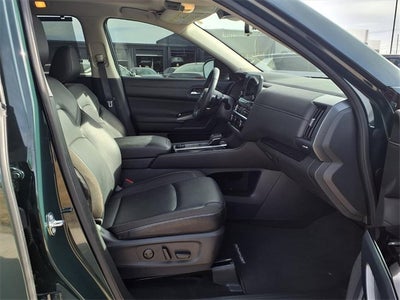 2024 Nissan Pathfinder SL