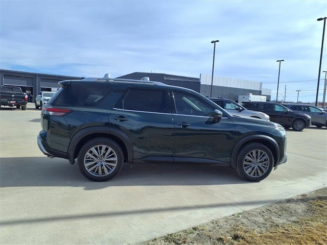 2024 Nissan Pathfinder SL