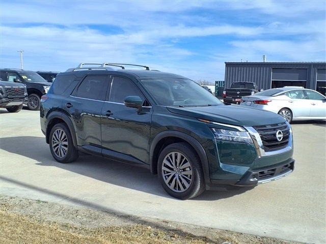 2024 Nissan Pathfinder SL