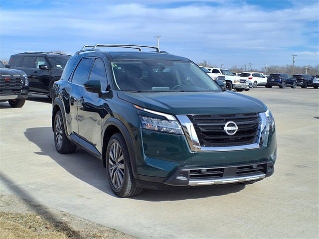 2024 Nissan Pathfinder SL