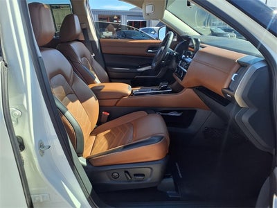 2024 Nissan Pathfinder Platinum