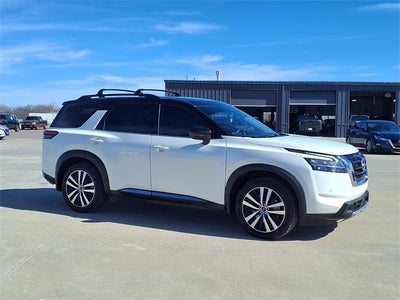 2024 Nissan Pathfinder Platinum