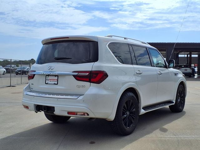 2023 INFINITI QX80 LUXE