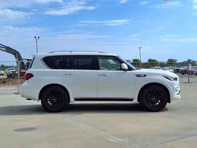 2023 INFINITI QX80 LUXE