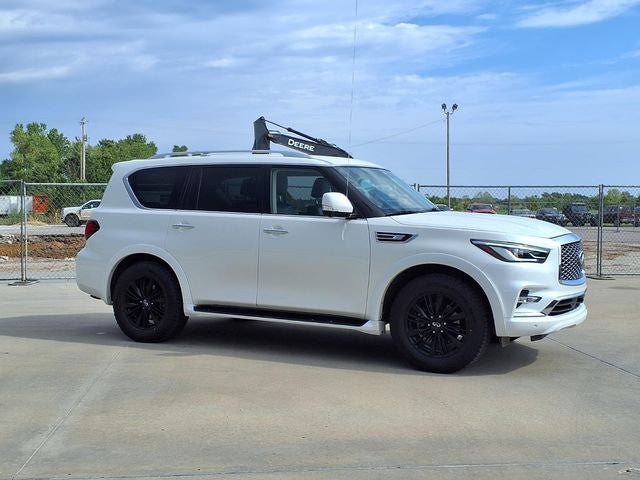 2023 INFINITI QX80 LUXE