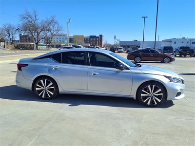 2022 Nissan Altima SR