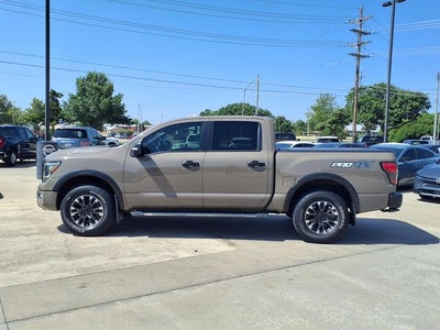 2022 Nissan TITAN Crew Cab PRO-4X®