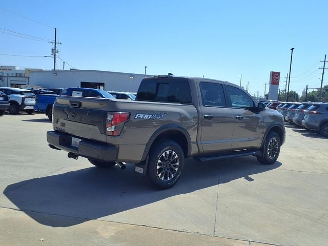 2022 Nissan TITAN Crew Cab PRO-4X®