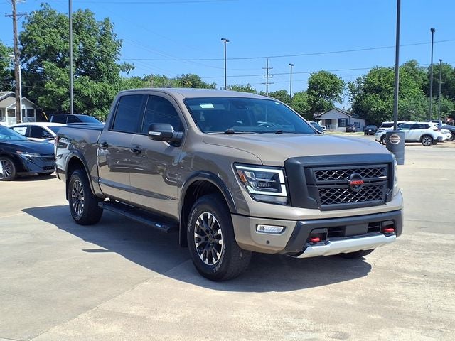 2022 Nissan TITAN Crew Cab PRO-4X®