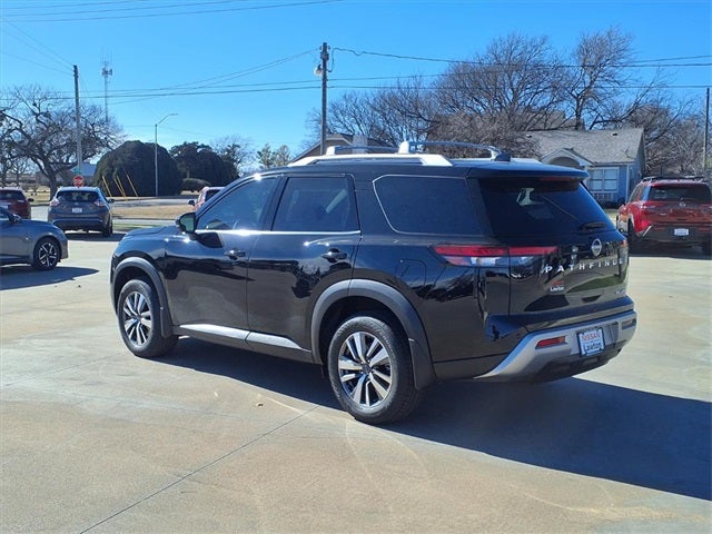 2025 Nissan Pathfinder SL