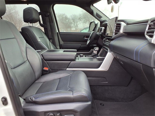 2024 Toyota Sequoia SR5 4WD (SE)